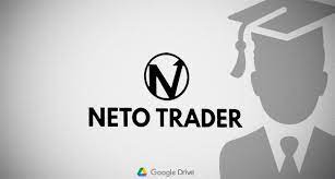 Neto Trader ensinando análise de fluxo de mercado e estratégias de day trade em um curso online.