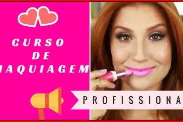 Mulher sorridente aplicando maquiagem em outra mulher, curso Boca Rosa