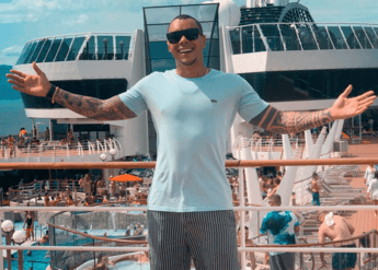 João Lima apresentando a ferramenta Recrutador 24 Horas para captação de revendedores Mary Kay.