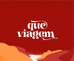 Estudante aprendendo a comprar passagens aéreas com Ana Stier, curso de viagem, economizar em voos, stopover, escalas inteligentes.