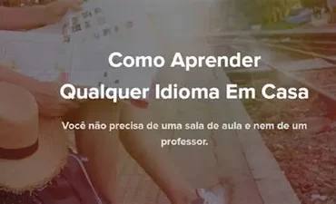 Pessoa estudando um novo idioma sozinha em casa com o curso DGB